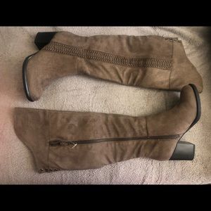 American Rag cie 5 1/2 suede Aleonna Truffle Boot